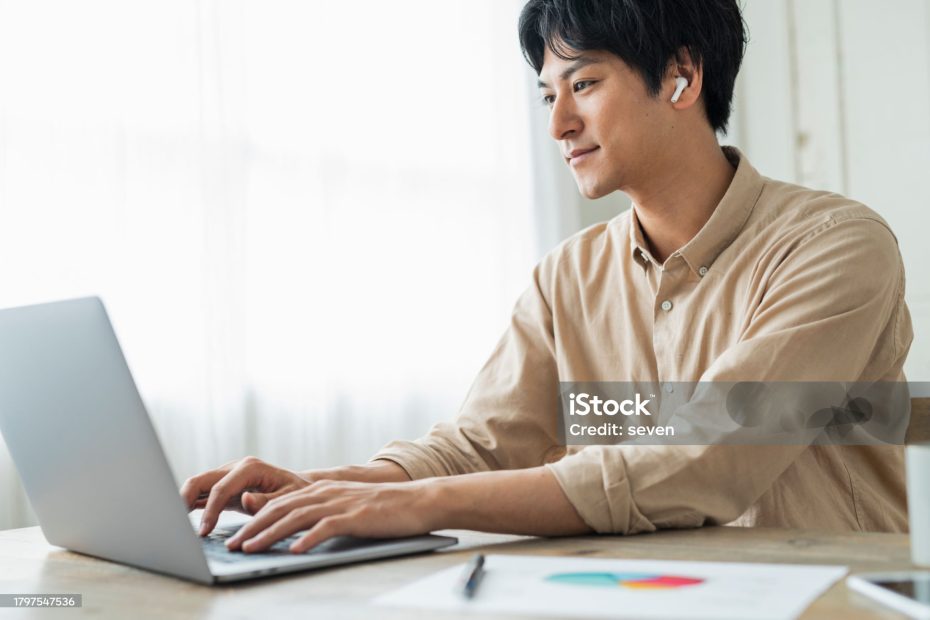 Top 10 Freelance Niches You Can Master in 2025 (No Tech Skills Needed!)